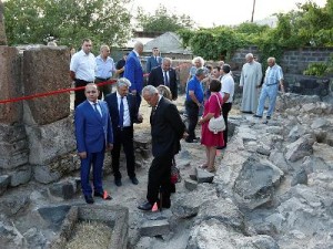 Премьер Армении ознакомился с ходом археологических работ на месте усыпальницы Аршакидов