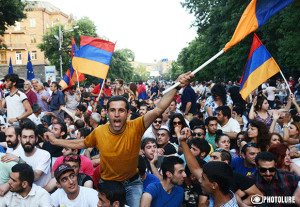 «Вставай, Армения» проведет 72-часовой сидячий пикет на Площади Республики Еревана