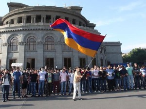 В Ереване стартуют круглосуточные митинги
