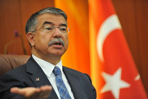 Экс-министр обороны Турции избран спикером парламента