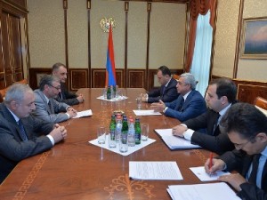 Серж Саргсян встретился с представителями Армянского общенационального движения