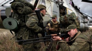 Российские разведчики учатся в Армении основам скоростной стрельбы