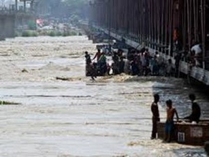 Жертвами наводнений в Индии стали около 160 человек