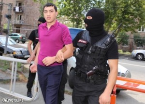 Сына губернатора Сюникской области Армении освободили от армии как психбольного