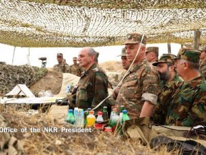 Президент НКР посетил воинские части на севере республики