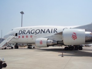 Самолет авиакомпании Dragonair загорелся в аэропорту на юге Японии