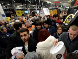 Россияне бросились в магазины в ожидании повышения цен
