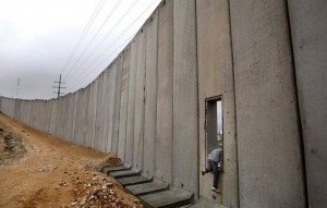 Турция начала строить бетонную стену на границе с Сирией