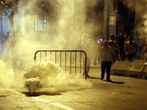В Бейруте полиция разогнала демонстрантов резиновыми пулями и дубинками