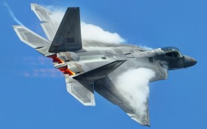 США перебросили в Европу истребители F-22