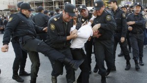 Массовые протесты в Азербайджане: Полиция использовала шумовые гранаты для разгона стихийного митинга