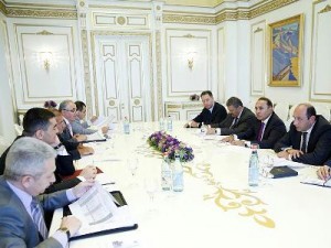 На совещании с премьер-министром Армении обсуждены экономические вопросы