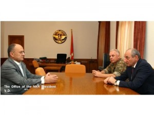 Президент Арцаха и глава Минобороны Армении обсудили вопросы армейского строительства