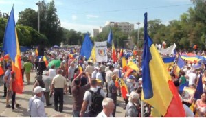 Ситуация в Кишиневе накаляется: Сто тысяч демонстрантов в центре города