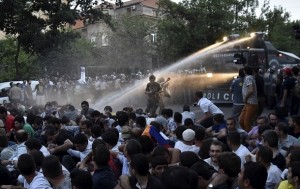 Почти 50 демонстрантов задержаны в центре Еревана