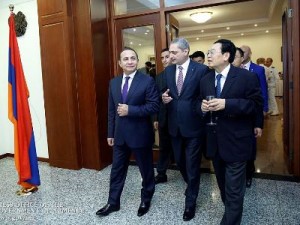Премьер-министр Армении прибыл в Китай