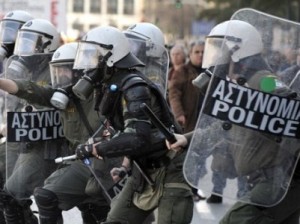 Греческая полиция применила слезоточивый газ против мигрантов на острове Лесбос