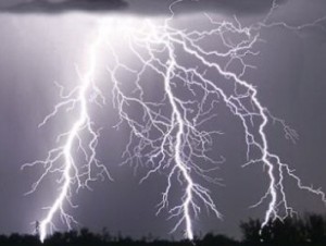 В Лорийской области мужчина погиб от удара молнии