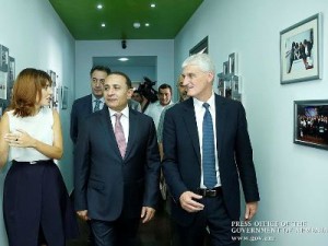 Премьер Армении посетил инновационный центр «Microsoft»