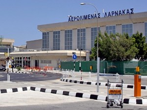 Две немки прожили в кипрском аэропорту 13 месяцев