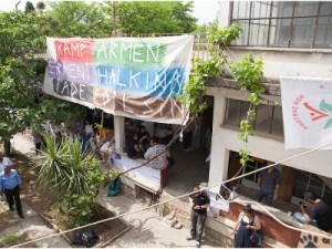 Турецкие фашисты напали на здание армянского детдома