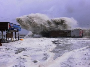 Тайфун угрожает более 320 тысячам японцам