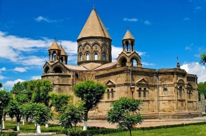Депутат: Роль Армянской церкви в Конституции надо подчеркнуть