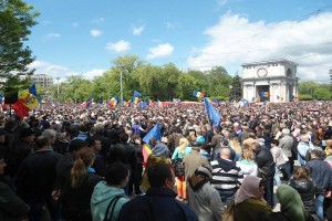 Митингующие в центре Кишинева планируют разбивать палатки
