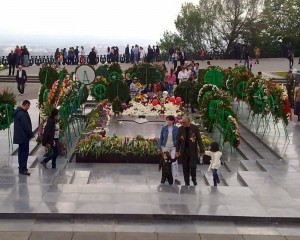 Памятник, посвященный 70-летию Победы в Великой Отечественной войне, открыт в Ереване