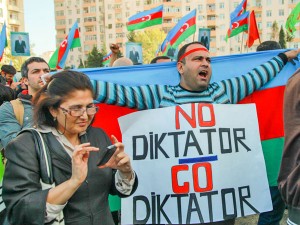 Азербайджанская оппозиция отказалась от участия в «имитации» парламентских выборов