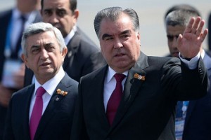 Серж Саргсян пригласил Эмомали Рахмона посетить Армению