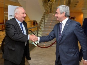 Президент Саргсян и председатель ЕНП обсудили карабахскую проблему