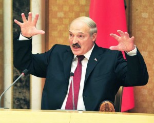По данным экзитполов трех соцслужб Лукашенко набирает на выборах от 80 до 84% голосов