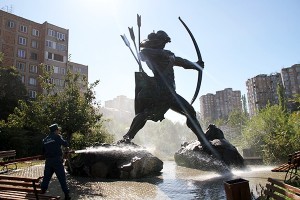 В рамках празднования «Эребуни-Ереван» помыли городские памятники