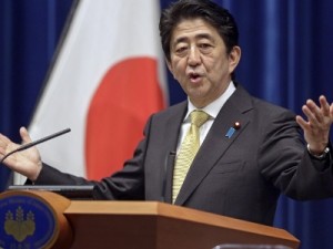 Кабмин Японии ушел в отставку после переизбрания премьера Абэ