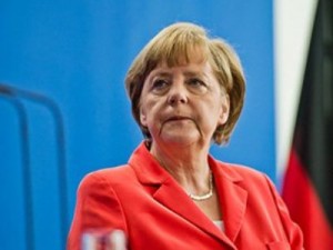 Рейтинг партии Меркель продолжает падение на фоне кризиса с мигрантами