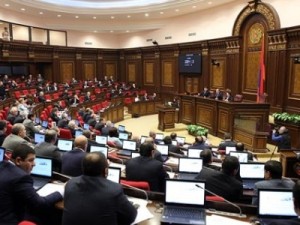 Парламент принял законопроект партии власти о голосовании по ID-картам