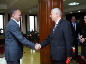 Министр обороны Армении и глава делегации ЕС обсудили вопросы сотрудничества