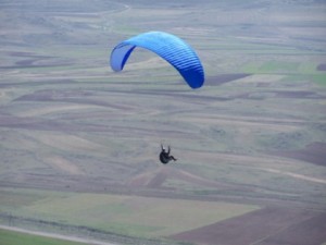 В Армении российский парашютист получил травмы при приземлении