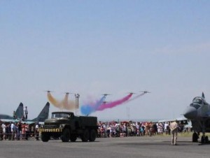 Российские МиГ-29 показали авиационное шоу в небе над Ереваном