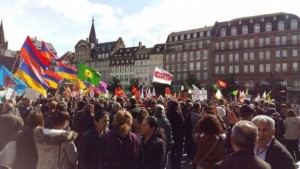 Армяне, курды и турки провели акцию протеста против визита Эрдогана в Страсбург