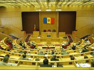 Парламент Молдавии отправил в отставку правительство Валерия Стрельца