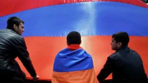 «И дома неплохо»: почему мигранты из Армении покидают Россию?