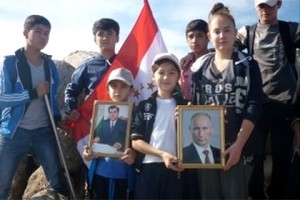 Таджикские альпинисты установили на горе портреты Путина и Рахмона