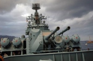 Крейсер «Москва» с моря прикрывает базу российской авиации в Сирии