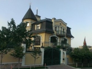 Особняк лесника Януковича стал резиденцией посла Армении