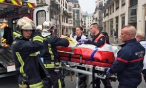 Число жертв серии терактов в Париже достигло 132 человек