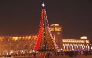 В Ереване дан старт работам по праздничному новогоднему оформлению