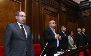 Депутаты парламента Армении минутой молчания почтили память жертв терактов в Бейруте и Париже