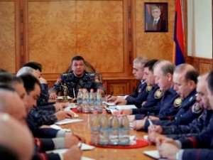 Начальник полиции Армении обещает активно противодействовать нарушениям в день референдума